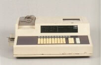 日本初のNC専用鑽孔タイプライター「NC-2400」